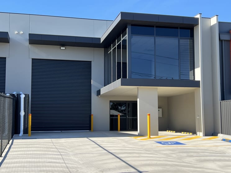Click to view all images 4 Carrington Drive Albion VIC 3020 - Image 2