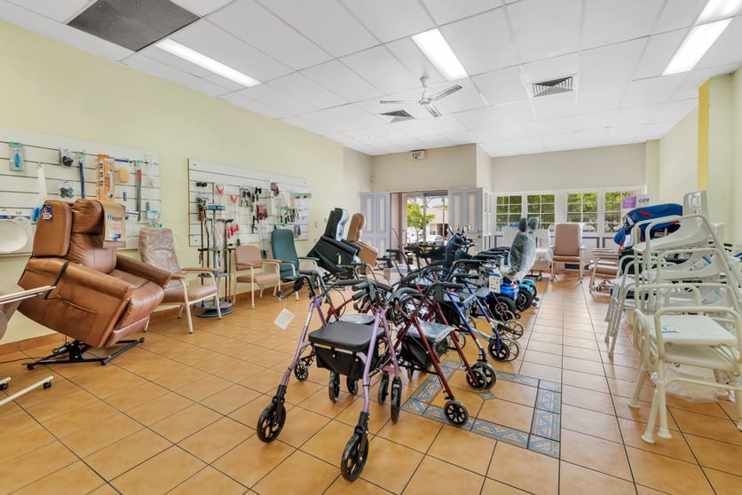 Click to view all images 2 First Avenue Caloundra QLD 4551 - Image 2