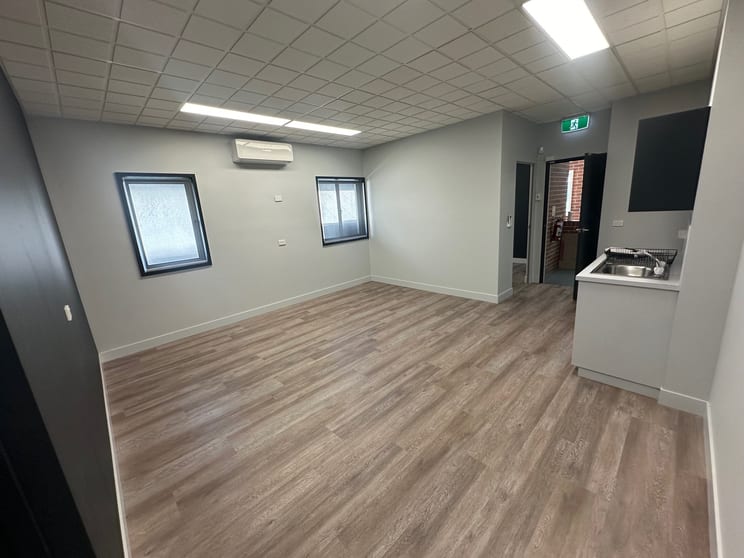 Click to view all images 5b/9 Bideford Street Torquay QLD 4655 - Image 3