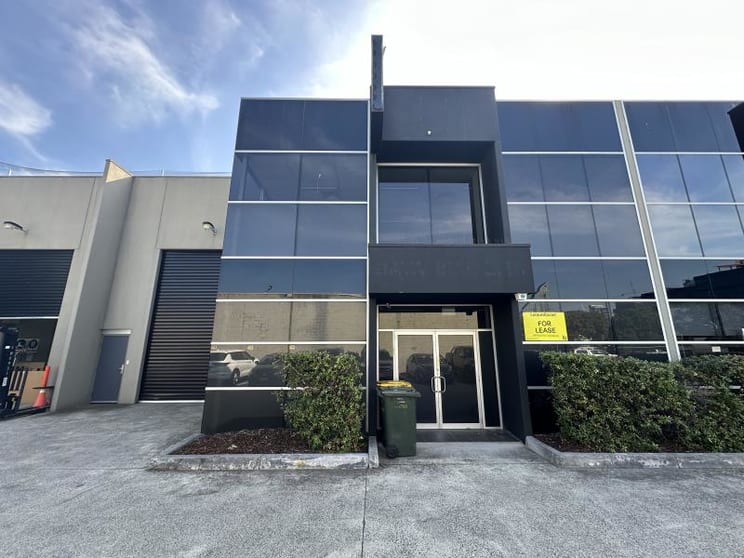 Click to view all images Unit 3/3-225 Ingles Street Port Melbourne VIC 3207 - Image 1
