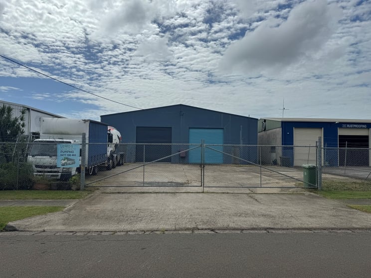 Click to view all images 2/11 Latcham Drive Caloundra West QLD 4551 - Image 1