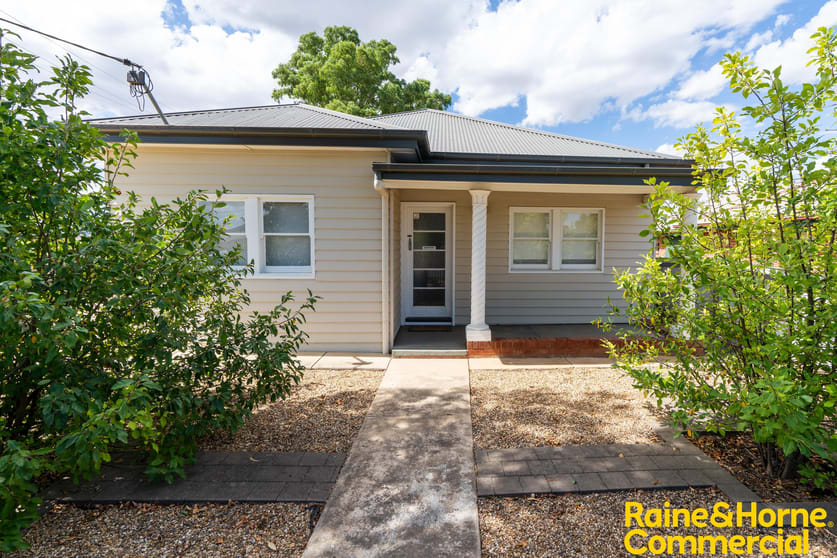 Click to view all images 256 Kincaid Street Wagga Wagga NSW 2650 - Image 2