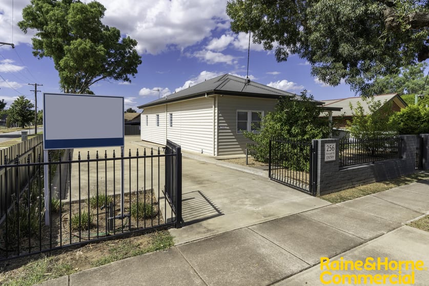 Click to view all images 256 Kincaid Street Wagga Wagga NSW 2650 - Image 1