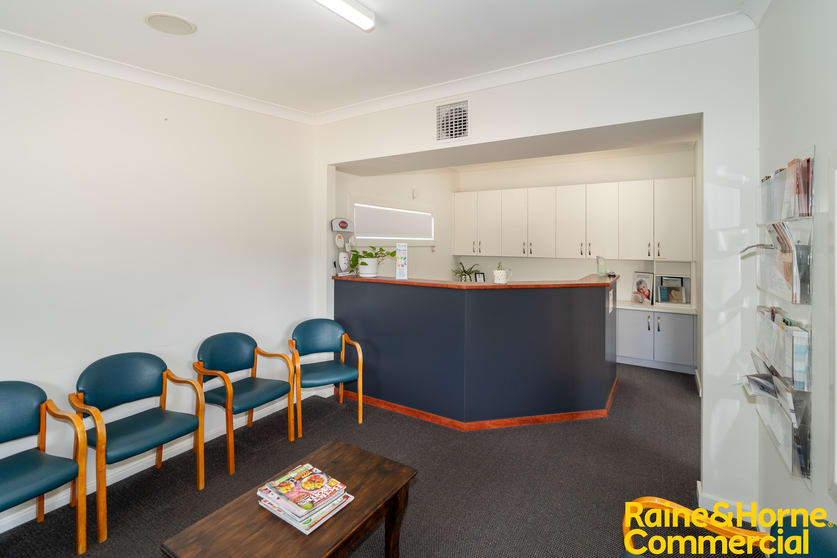 Click to view all images 256 Kincaid Street Wagga Wagga NSW 2650 - Image 3