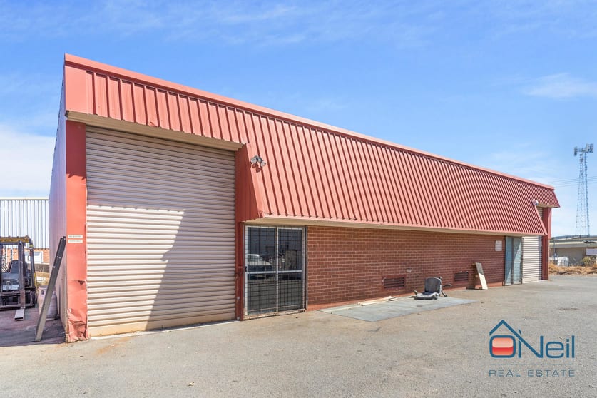 Click to view all images 2/7 Hendon Way Kelmscott WA 6111 - Image 2