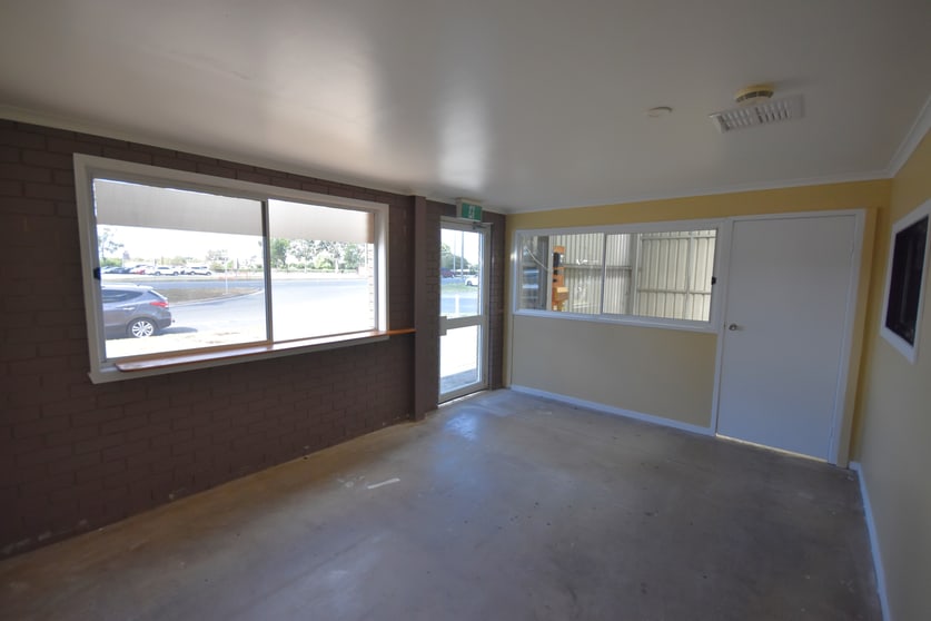 Click to view all images 1/187 Melbourne Road Wodonga VIC 3690 - Image 3