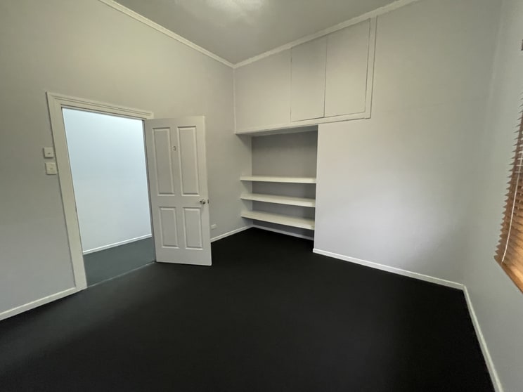 Click to view all images 3/5 Shore Street East Cleveland QLD 4163 - Image 3