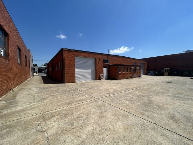 Click to view all images 2/38 Kembla Street Fyshwick ACT 2609 - Image 3