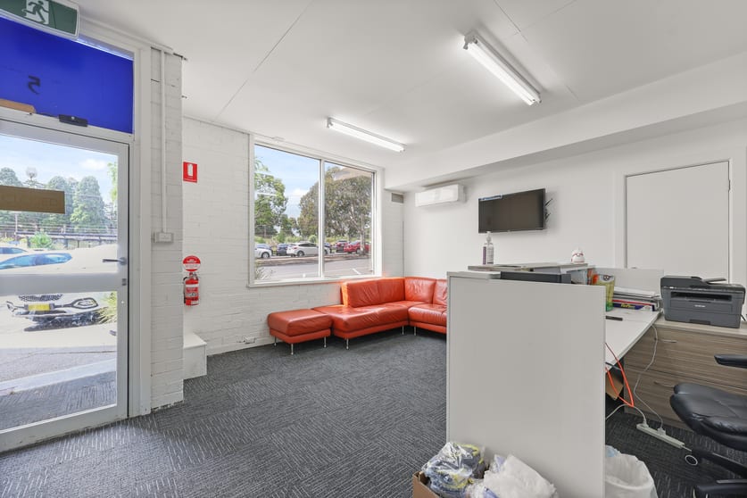 Click to view all images 5 Windsor Avenue Mount Waverley VIC 3149 - Image 3