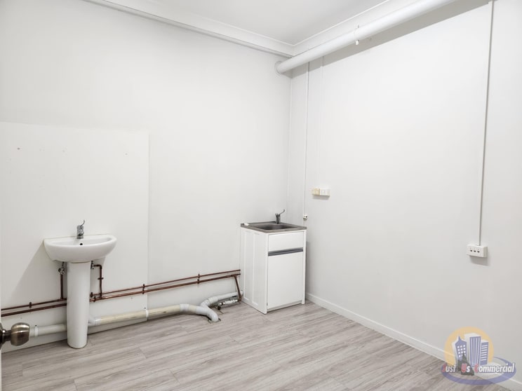 Click to view all images 3/33 Zunker Street Burnett Heads QLD 4670 - Image 3