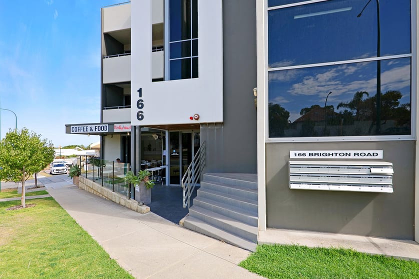 Click to view all images 4/166 Brighton Road Scarborough WA 6019 - Image 2