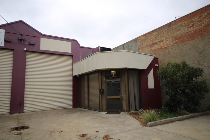 Click to view all images 2/16 Jarrah Drive Braeside VIC 3195 - Image 1