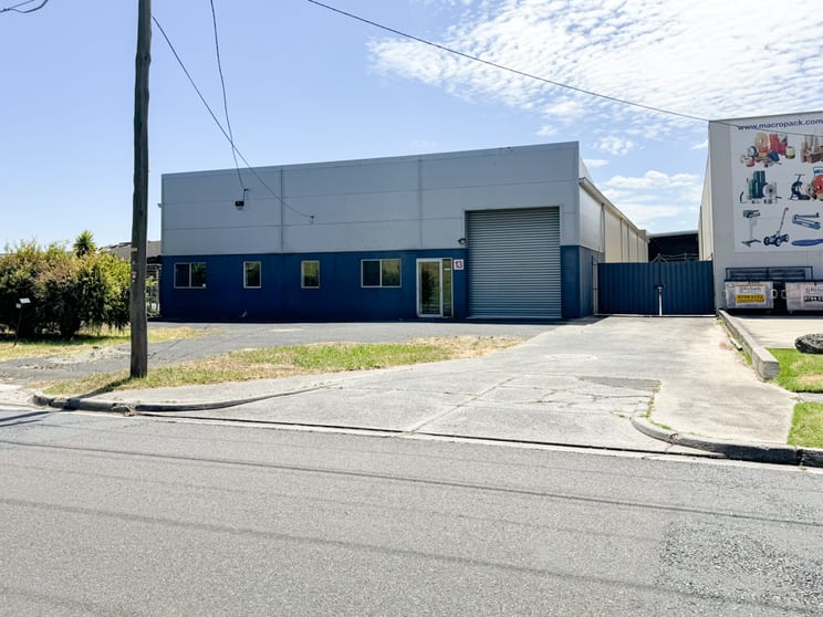 Click to view all images 11 & 13 Olive Grove Keysborough VIC 3173 - Image 1