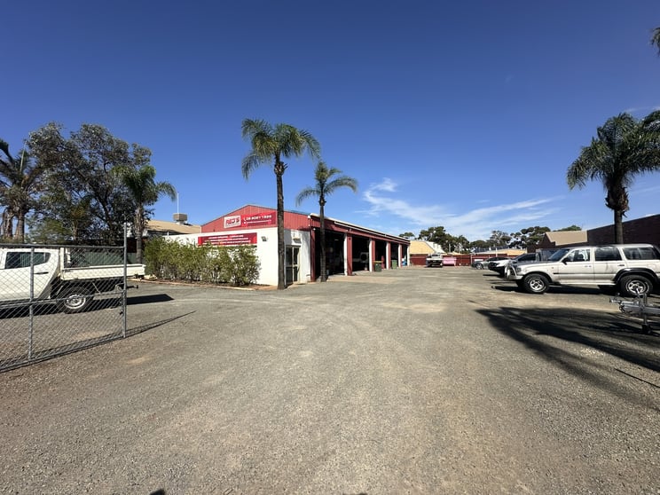 Click to view all images 175 Hay street Kalgoorlie WA 6430 - Image 2
