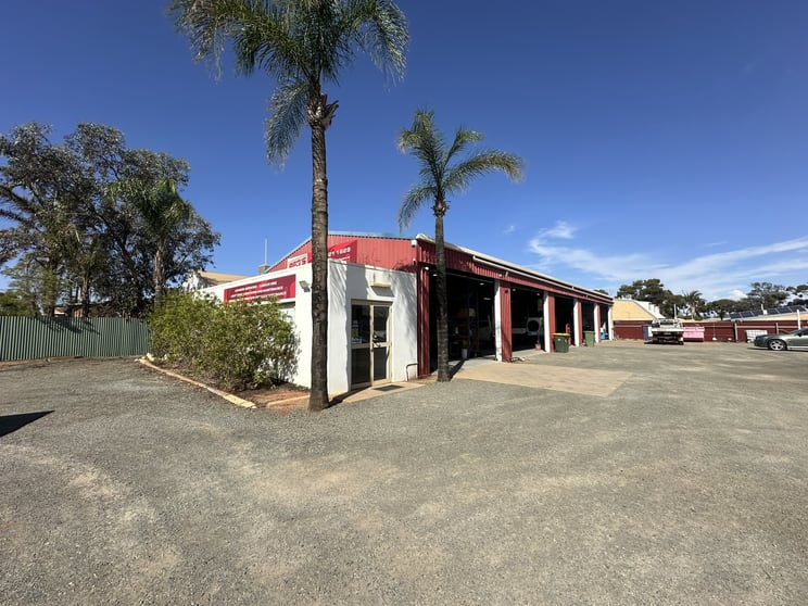 Click to view all images 175 Hay street Kalgoorlie WA 6430 - Image 3