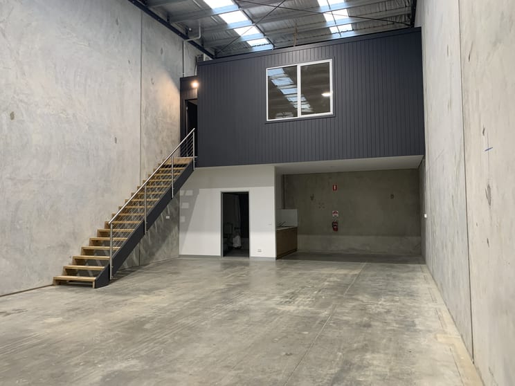 Click to view all images 7/11 Newcastle Street Newtown VIC 3220 - Image 2