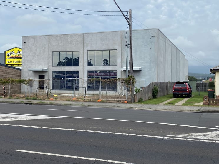 Click to view all images 186 Princes Highway Albion Park Rail NSW 2527 - Image 1
