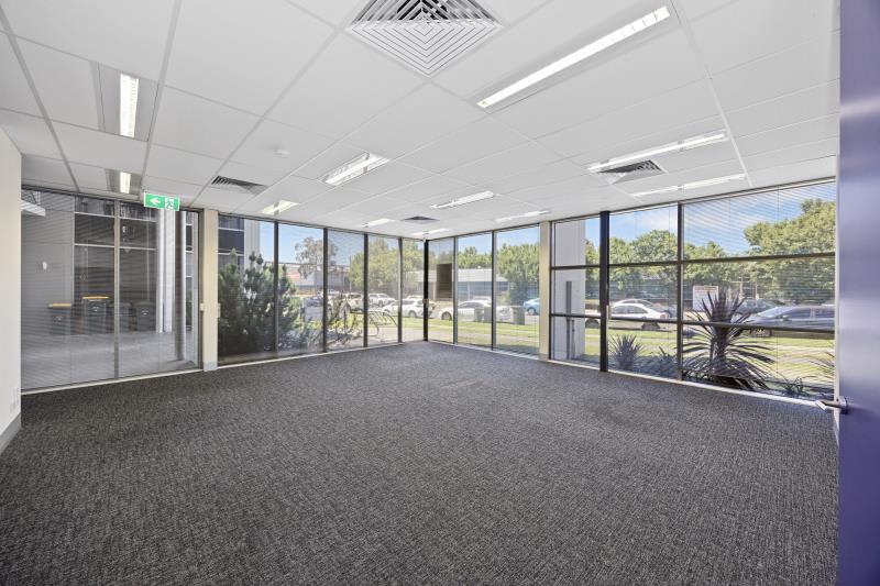 Click to view all images 2-95 Salmon Street Port Melbourne VIC 3207 - Image 2