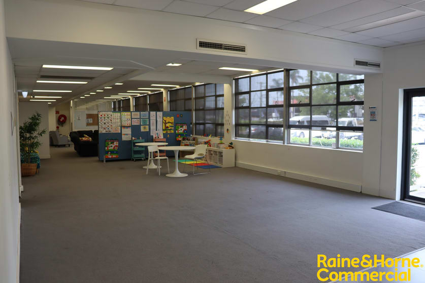 Click to view all images 9 Longfield Street Lansvale NSW 2166 - Image 2