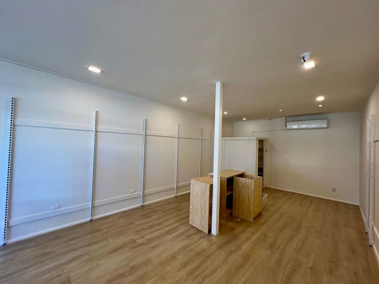 Click to view all images 2/86 Main Street Mornington VIC 3931 - Image 3