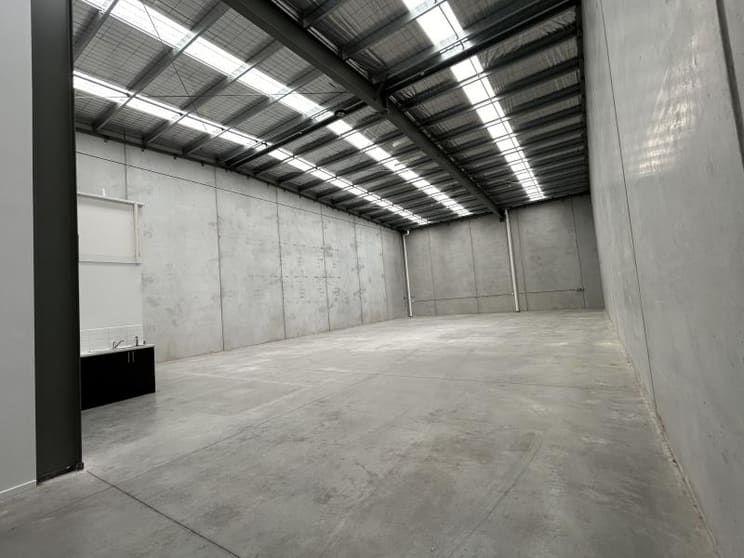 Click to view all images Unit 3/174-186 Atlantic Drive Keysborough VIC 3173 - Image 2