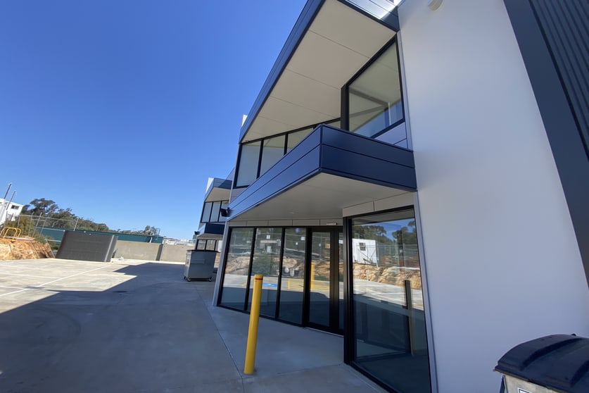 Click to view all images 2/18 Phillips Drive Kangaroo Flat VIC 3555 - Image 2