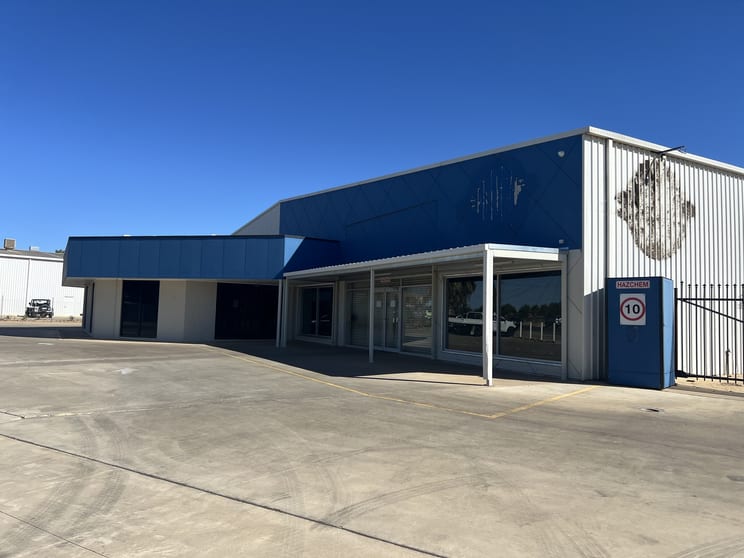 Click to view all images 17-19 Eleventh Street Mildura VIC 3500 - Image 2