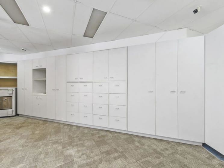 Click to view all images 5/3142 Surfers Paradise Boulevard Surfers Paradise QLD 4217 - Image 2