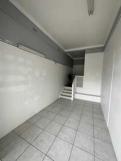 Click to view all images 5b/130 Gladstone Avenue Coniston NSW 2500 - Image 2