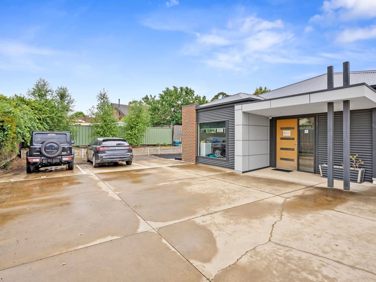 Click to view all images 238A Main Street Bacchus Marsh VIC 3340 - Image 3