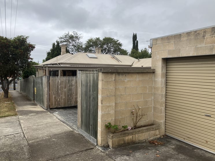 Click to view all images 284 Latrobe Terrace Newtown VIC 3220 - Image 3