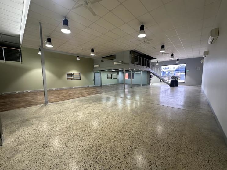 Click to view all images Unit 2/40 Kembla Street Fyshwick ACT 2609 - Image 2