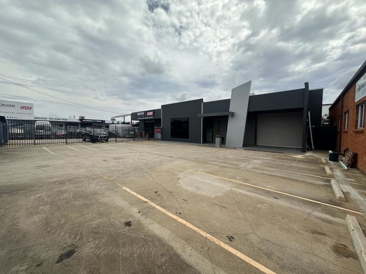 Click to view all images Unit 2/40 Kembla Street Fyshwick ACT 2609 - Image 1
