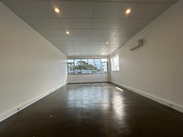 Click to view all images Suite 3/19-21 Park Avenue Burleigh Heads QLD 4220 - Image 3