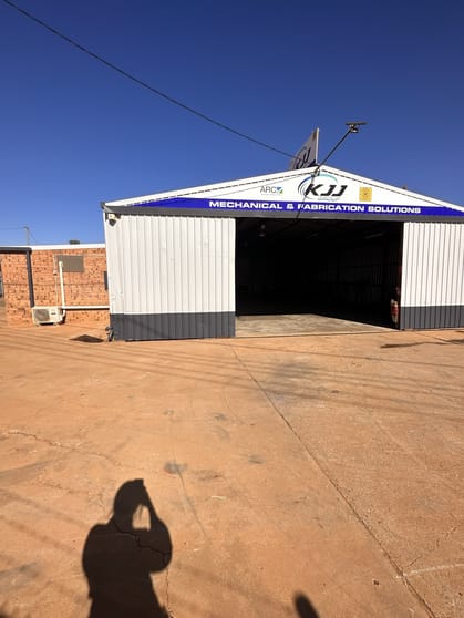 Click to view all images 2 Roberts Street Kalgoorlie WA 6430 - Image 1