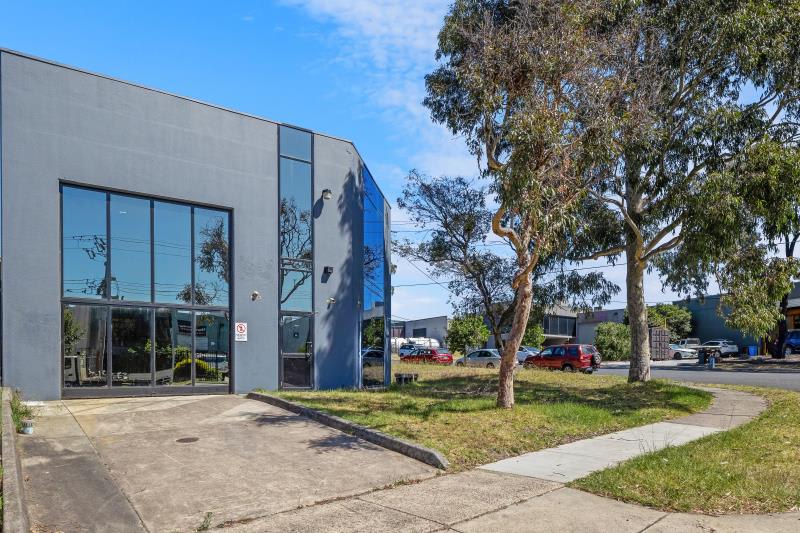 Click to view all images Unit 2/1A Neutron Place Rowville VIC 3178 - Image 3