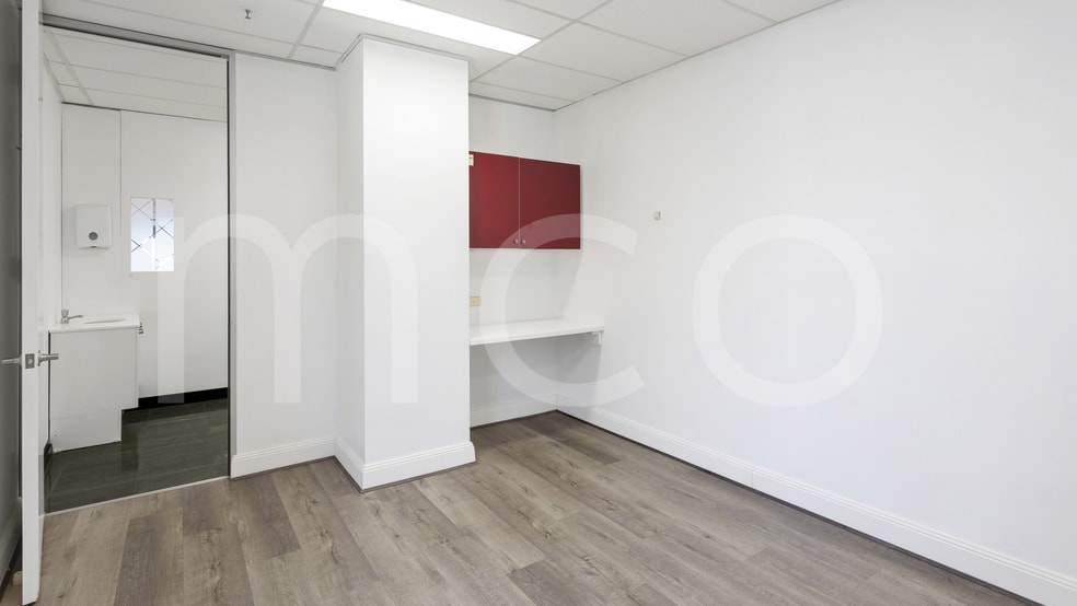 Click to view all images Suite 701/1 Queens Road Melbourne VIC 3004 - Image 2