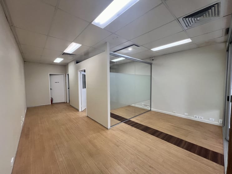 2/43 Vanessa Boulevard Springwood QLD 4127 - Image 1