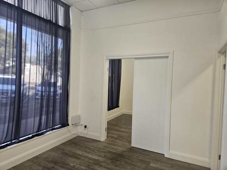 Click to view all images 160 Eighth Street Mildura VIC 3500 - Image 2