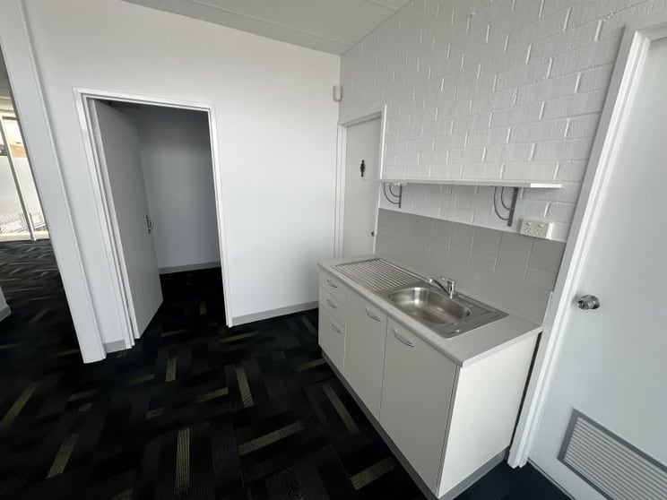 Click to view all images Unit 11/169 Newcastle Street Fyshwick ACT 2609 - Image 3