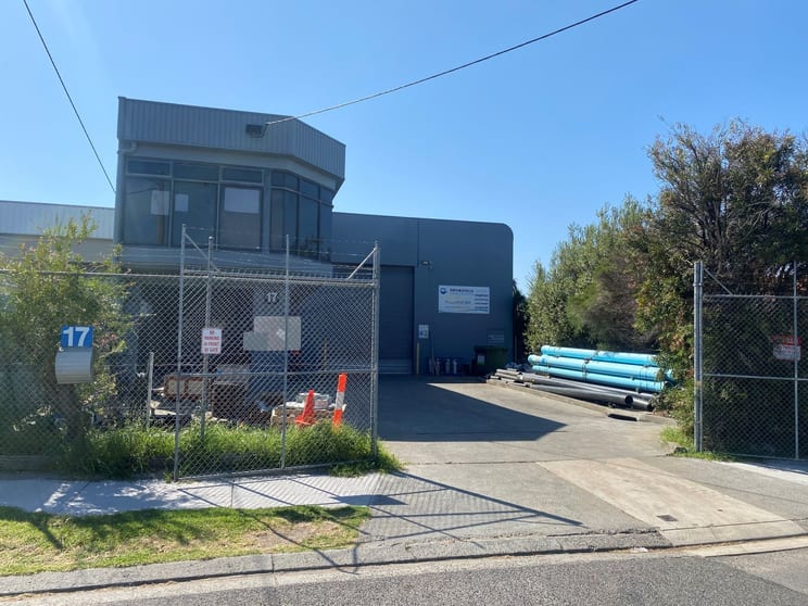 Click to view all images 17 Kareela Street Mordialloc VIC 3195 - Image 3