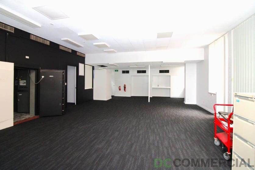 Click to view all images 109 Campbell Street Oakey QLD 4401 - Image 3
