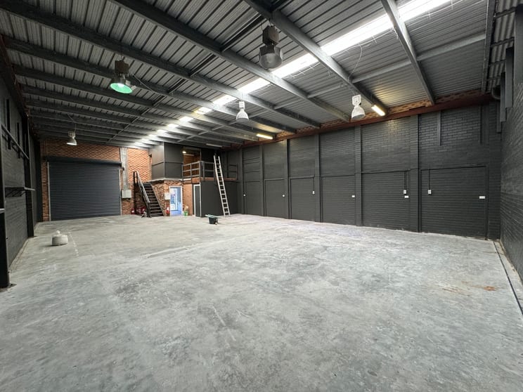 Click to view all images Unit 1/3 Carnarvon Road West Gosford NSW 2250 - Image 3