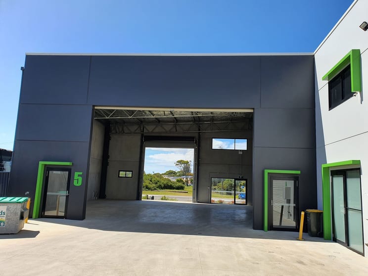 Click to view all images UNIT 5/10 SEASANDS DRIVE Redhead NSW 2290 - Image 2