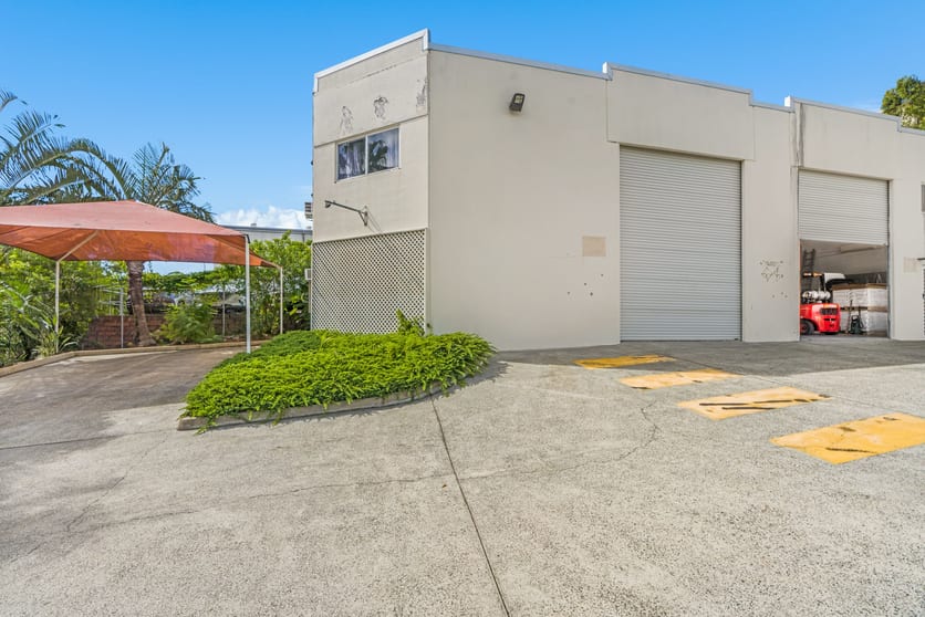 Click to view all images Unit 1/16 Commercial Drive Ashmore QLD 4214 - Image 2
