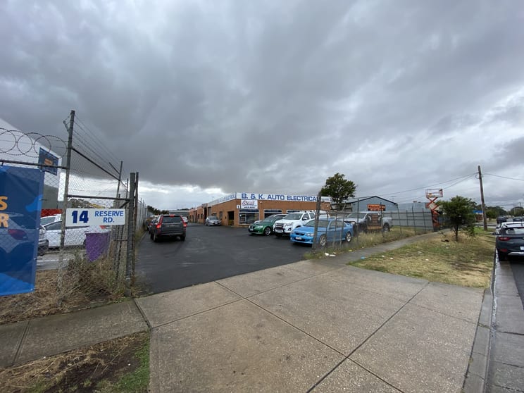 Click to view all images 3/14 Reserve Road Melton VIC 3337 - Image 1