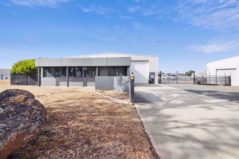 Click to view all images 5 Neerim Crescent Mitchell Park VIC 3355 - Image 1