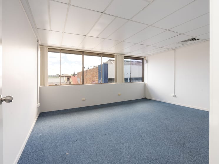 Click to view all images 2/7 Carrington Street Lismore NSW 2480 - Image 3