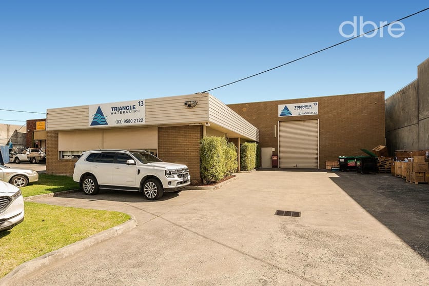 Click to view all images 13 Hinkler Road Mordialloc VIC 3195 - Image 1