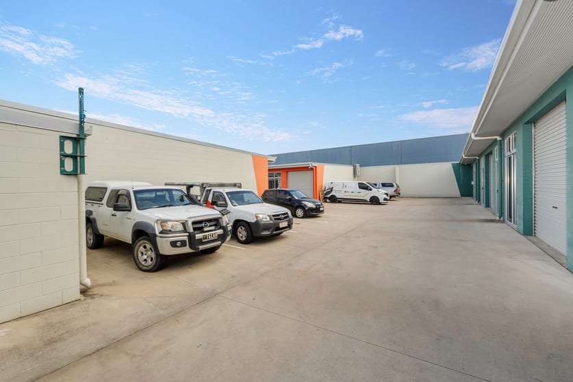 Click to view all images 4/37 Civil Road Garbutt QLD 4814 - Image 3